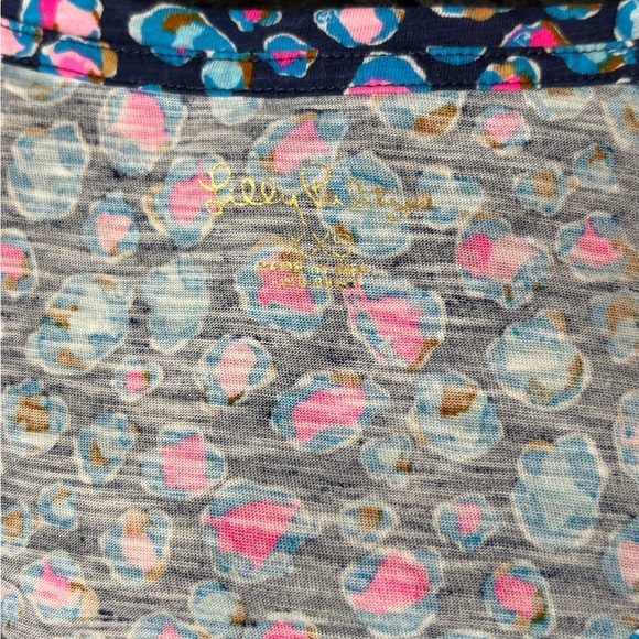 Lilly Pulitzer Etta V-Neck Seabreeze Blue Low Tide Navy Spotted Shirt Size Xxs - Picture 2 of 14